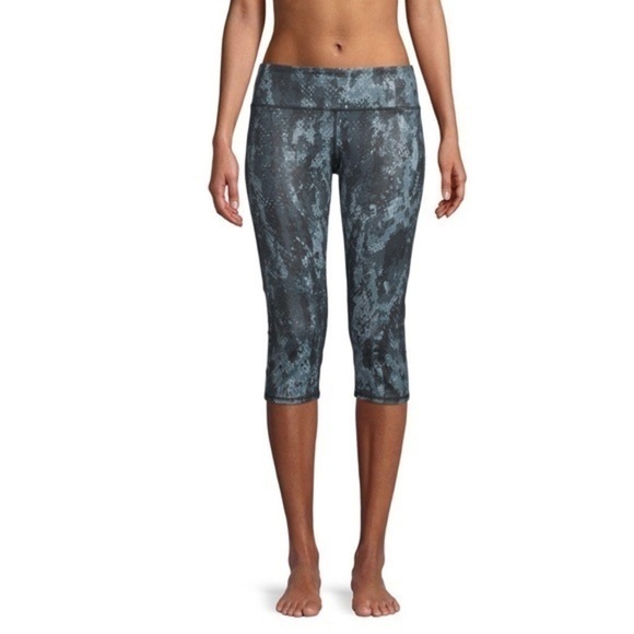 Alo Airbrush Capri Leggings - Picture 1 of 9